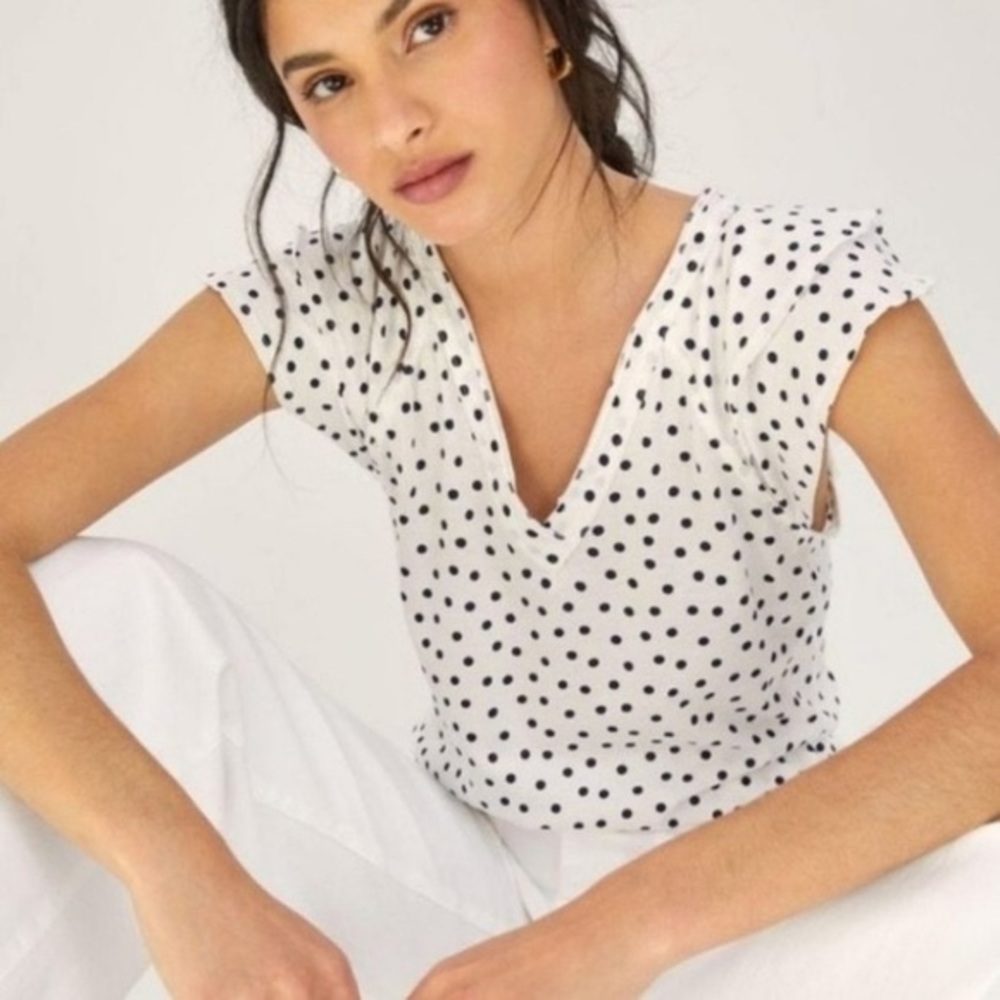 Maeve by Anthropologie flutter sleeve polka dot t-shirt size small
